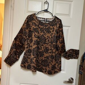 A Soft Surroundings blouse. Worn one time to a rehearsal dinner. Size 1X, Satin